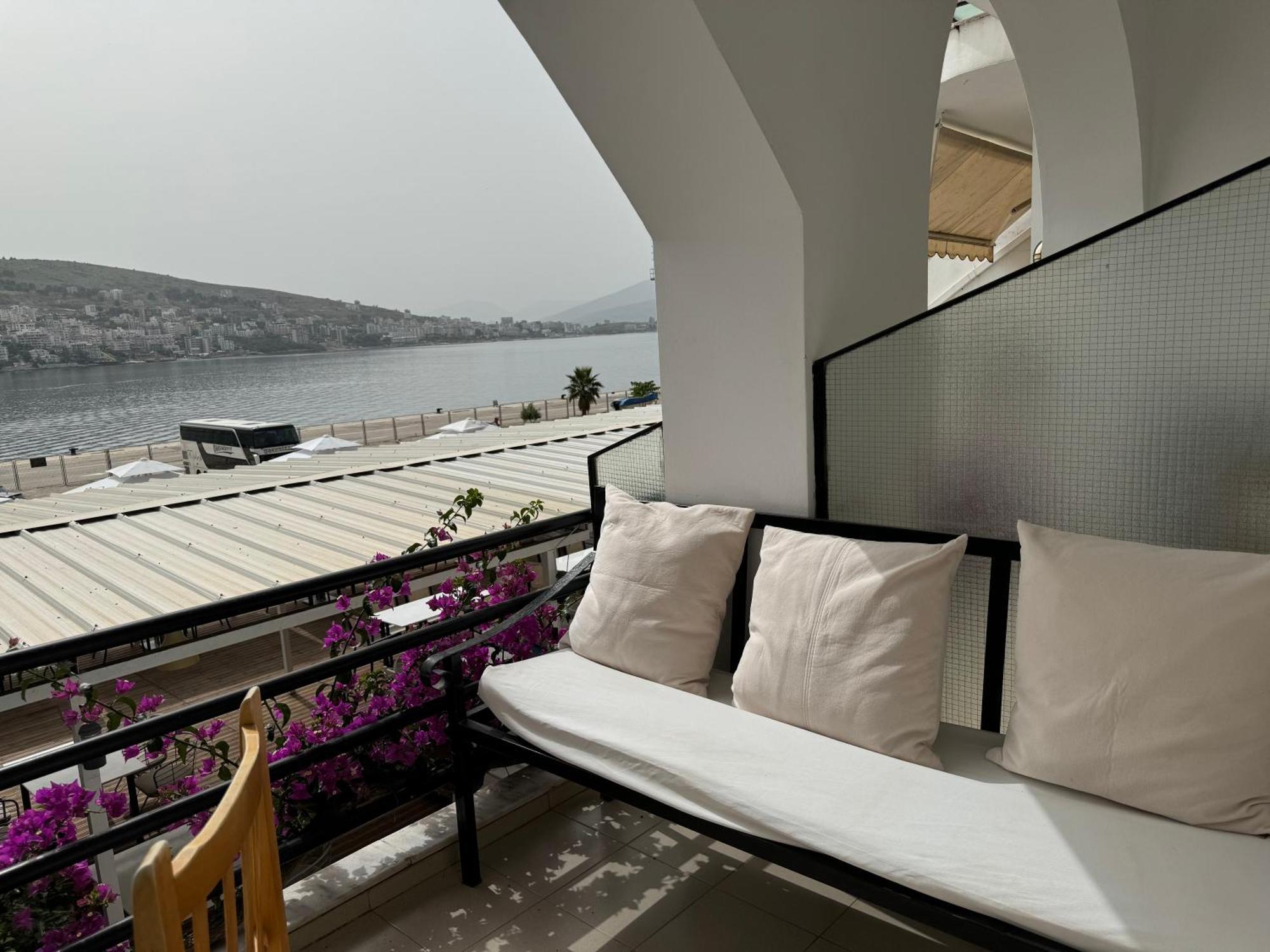 Bed & Breakfast Onhezmi Sarandë