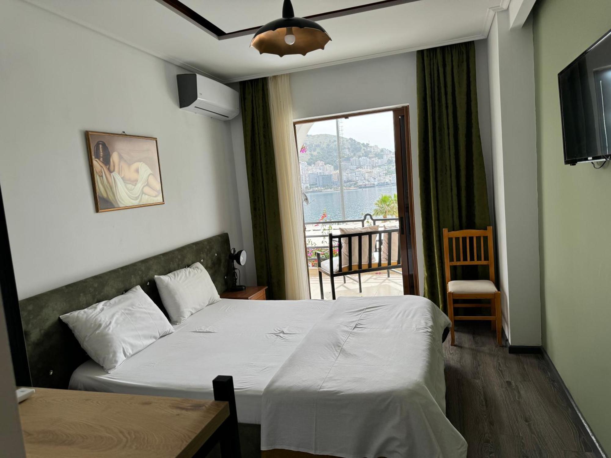Onhezmi Bed & Breakfast *